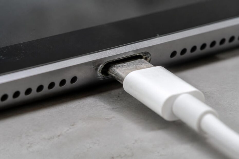 découvrez les causes et solutions en cas de défaillance du connecteur de charge lorsque votre ipad ne se recharge pas correctement.