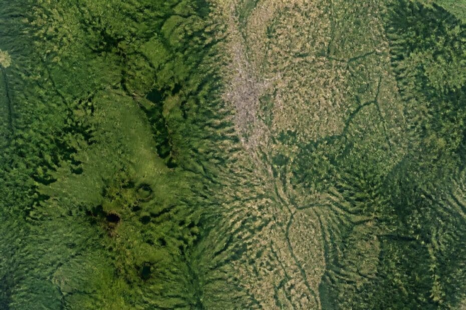 explorez la cartographie interactive des volcans d'auvergne près de clermont-ferrand grâce à google maps. découvrez les sites volcaniques majeurs et leurs paysages uniques.