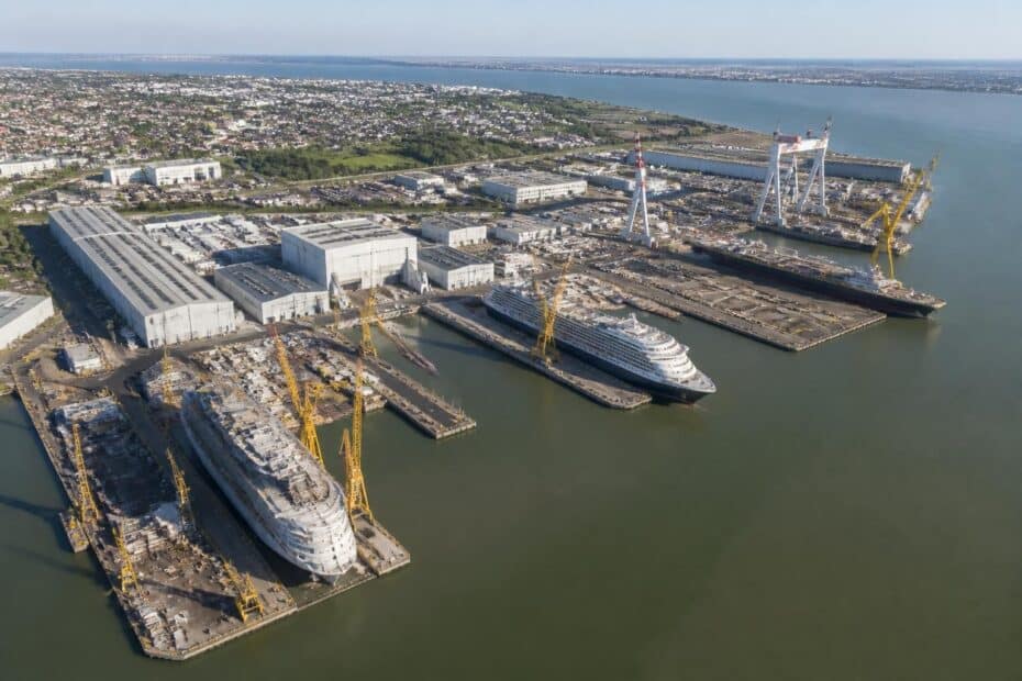 découvrez l'observation des chantiers navals de saint-nazaire grâce à l'interface google maps, offrant une vue détaillée et interactive des activités portuaires et industrielles.