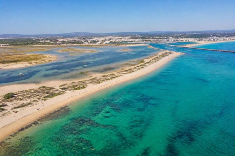 découvrez les principaux points d'intérêt touristiques de l'algarve à faro, portugal, directement sur google maps pour planifier votre voyage en toute simplicité.