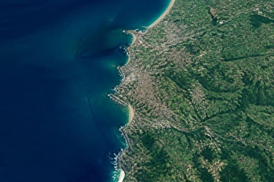 découvrez le relief détaillé de la côte basque à biarritz, france, grâce à la cartographie précise de google maps pour une exploration géographique enrichissante.